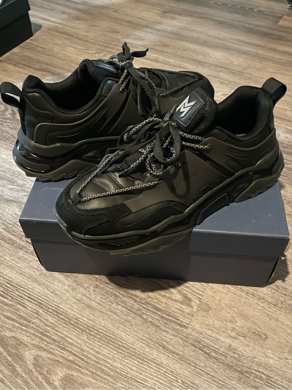 Men's Black Chunky Athletic Sneakers - Modern Casual Performance